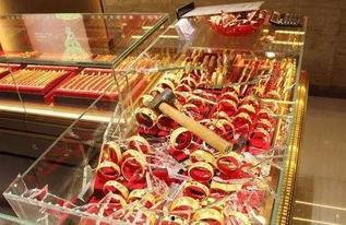 金店抢劫吃瓜,吃瓜群众见证抢劫现场