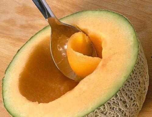 哈密瓜怎么拿着吃,掌握拿吃技巧，尽享夏日清新